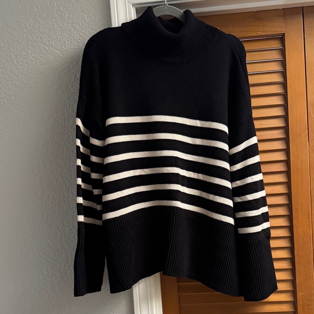 GAP 24/7 Split-Hem Turtleneck Sweater